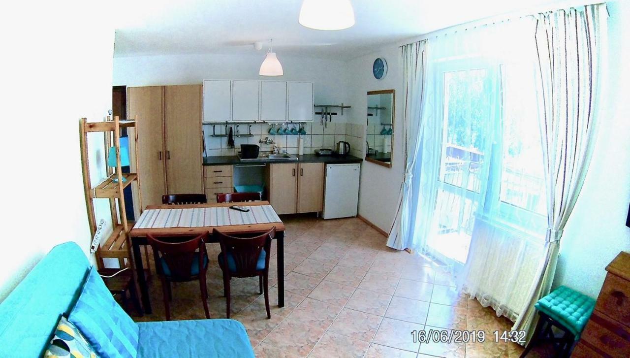 Czarny Bursztyn Apartment Дзивновек Екстериор снимка