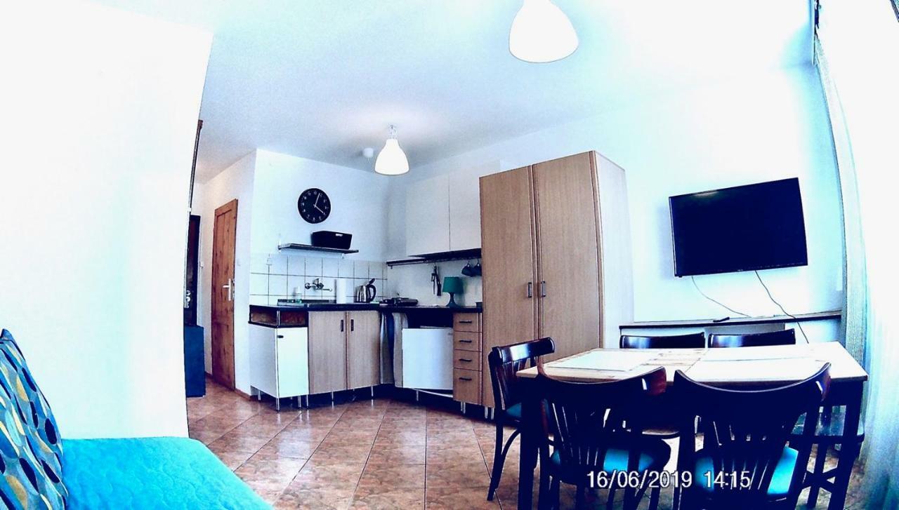 Czarny Bursztyn Apartment Дзивновек Екстериор снимка