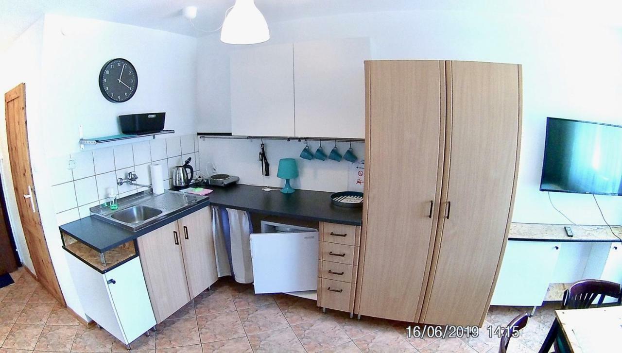 Czarny Bursztyn Apartment Дзивновек Екстериор снимка